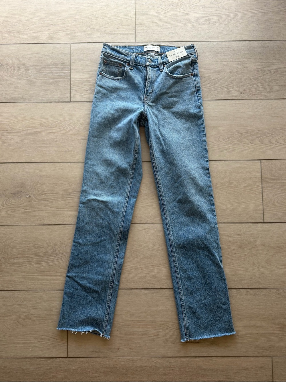 NWT Abercrombie 90s Straight Jeans